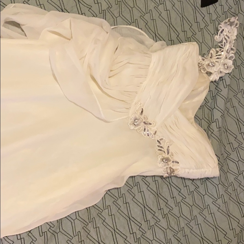 White Wedding dress size 2 small stain on back